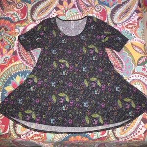 EUC LuLaRoe Floral Perfect Tee